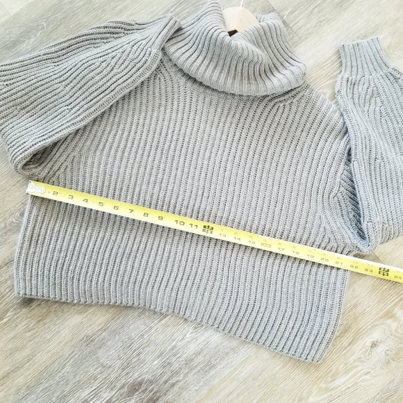 Babaton Aritzia Women's Guell Turtleneck Crop Chunky Knit Wool Sweater Like New - Picture 12 of 16